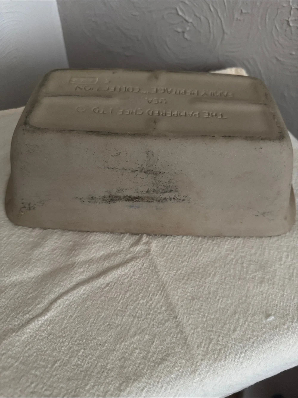 The Pampered Chef Ceramic Butter Dish - Light Gray